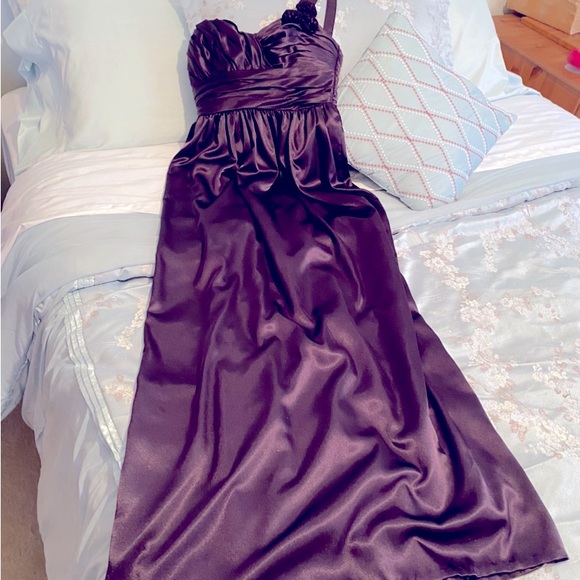 Prom gown. Beautiful deep purple - Picture 1 of 5